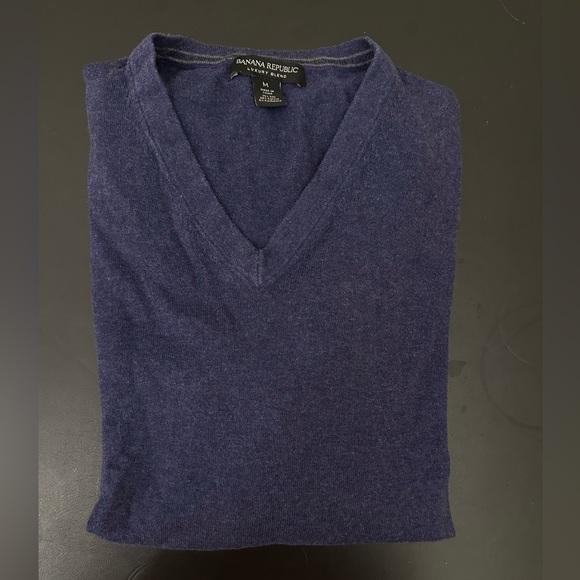 🔥2/$20🔥Banana Republic Men’s Sweater (medium) - Picture 2 of 6